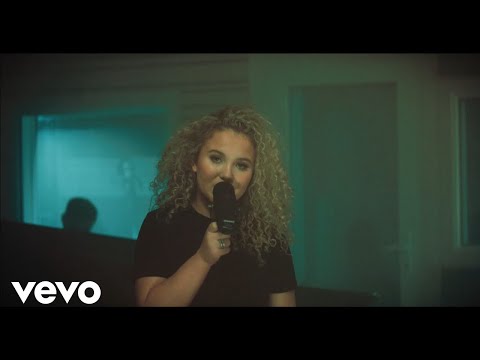 Emma Steinbakken - Hopelessly hopeless (Official Video)