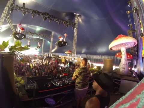 Oliver Twizt TomorrowWorld Super You & Me Chuckie  "Who Is Ready To Jump" House Of Pain Jump Around