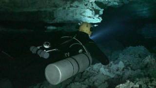 preview picture of video 'Cave Diving in Sidemount configuration'