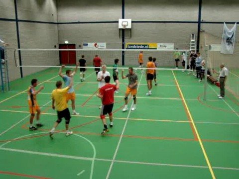 Landstede H3 Volleybal spikes