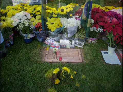 download lagu mp3 mp4 Ayrton Senna Grave, download lagu Ayrton Senna Grave gratis, unduh video klip Ayrton Senna Grave