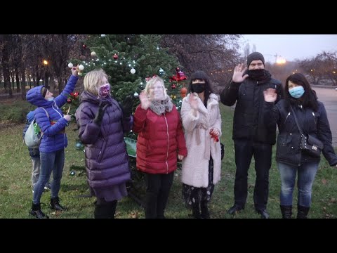 Razem ozdabiamy świąteczne drzewka