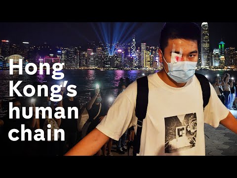 Hong Kong: Protesters form human chain as airport protest banned