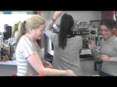 Attimo di follia al caffè Pavia