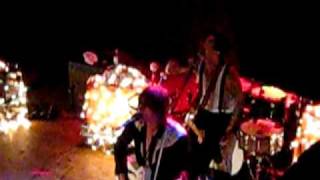 Butch Walker and the Black Widows preform They Don&#39;t Know What We Know