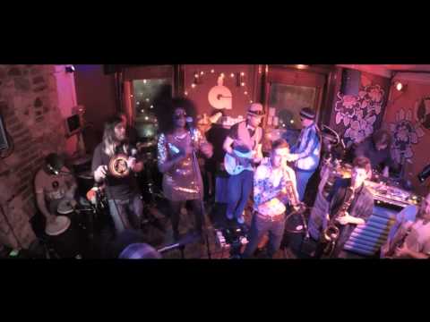 SuperChango play Move on UP