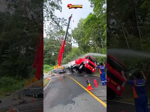 uwiih, inilah momen sebuah truk tangki bbm terbalik dievakuasi ketat part2 #feedshorts#shorts#truck