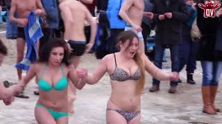 Crazy Russian Girls Ice Cold Bath - Сумасшедшие русские девушки