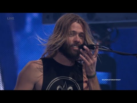 FOO FIGHTERS ft. Roger Taylor - Under Pressure