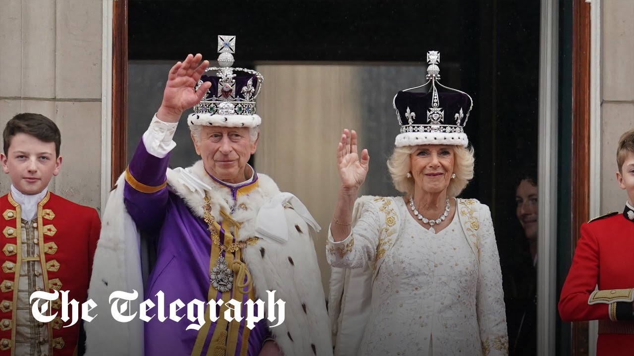 Coronation: Crowds roar for the King and Queen as they appear on Buckingham  Palace balcony