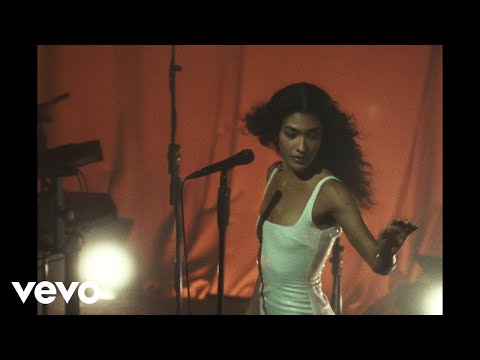 Olivia Dean - Nice To Each Other (Live from Shepherds Bush Empire)