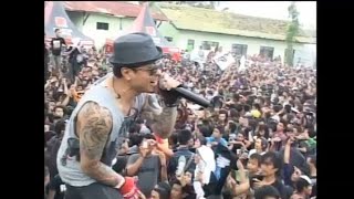 Download lagu Joe & Beery Saint Loco Feat. Five Minutes - Terapi Energi ( Live Magnifi Sound Djarum Super 2011 ) mp3