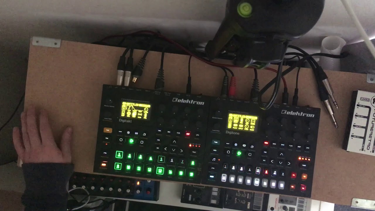 Digitakt and Digitone do dub techno.