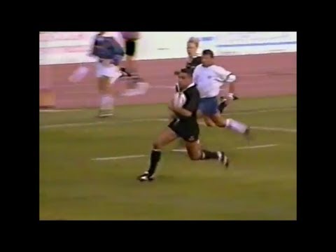 Eric Rush shows his pace for try vs Italy 1995