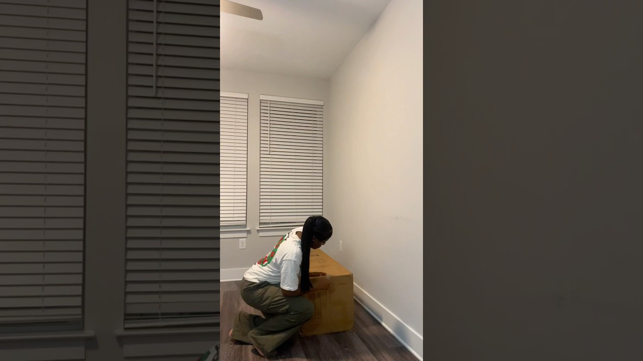 Unboxing my new couch from Amazon!✨ #newcouch #unboxing #homedecor