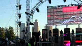 Diplo dropping DJ Shadow - Organ Donor (Sandrinho remix) @ HARD Summer 8/7/10