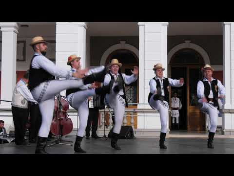 Formatia de dansuri a Ansamblului Folcloric”RAPSODIA SOMESANA” din Cluj-Napoca