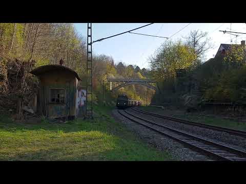 E94 088 mit Schienenbus "Roter Flitzer"