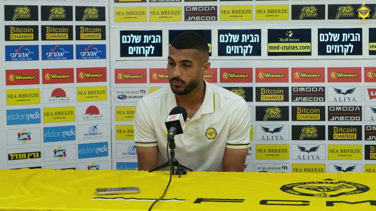 כארם ג'אבר במסיבת עיתונאים לפני המשחק מול בית"ר ירושלים