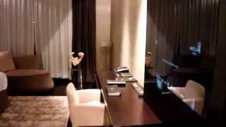 preview picture of video 'Hotel Meliá Dubai - Room 602, Bed, Bathroom'