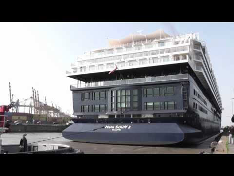 MEIN SCHIFF 2 - Rückkehr nach Bremerhaven nach erster Testfahrt, 23.04.2011