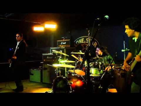 Los Lonely Boys - Nobody Else - Floore's Country Store - 12/14/2012
