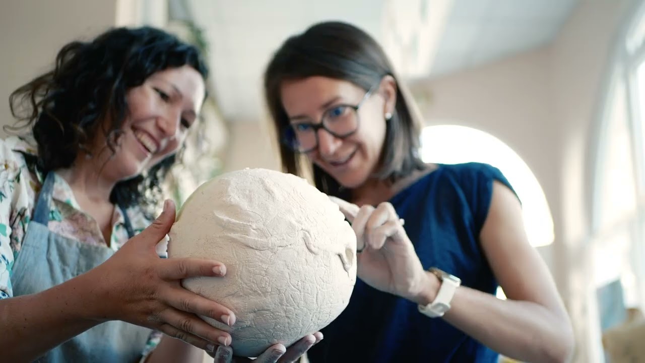 Réalisez votre lampe unique en porcelaine papier ou en grès sur une journée aux côtés de Nathalie - Vidéo