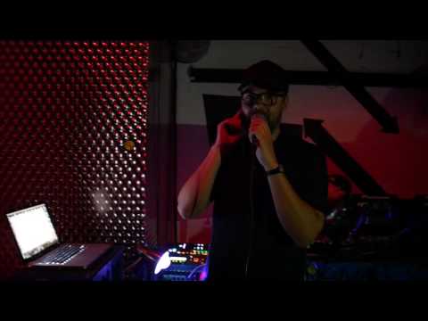 Loiriplukari - Hannele, Ei voi laittaa verotukseen + Guacamole, live @ Kaiku