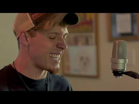 Lovin' In The Middle Of Nowhere - Taylor Ray Holbrook - Acoustic