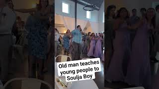 It&#39;s 2023 and I&#39;m out here teaching the kids how to Soulja Boy like it&#39;s the electric slide 🤣🤣