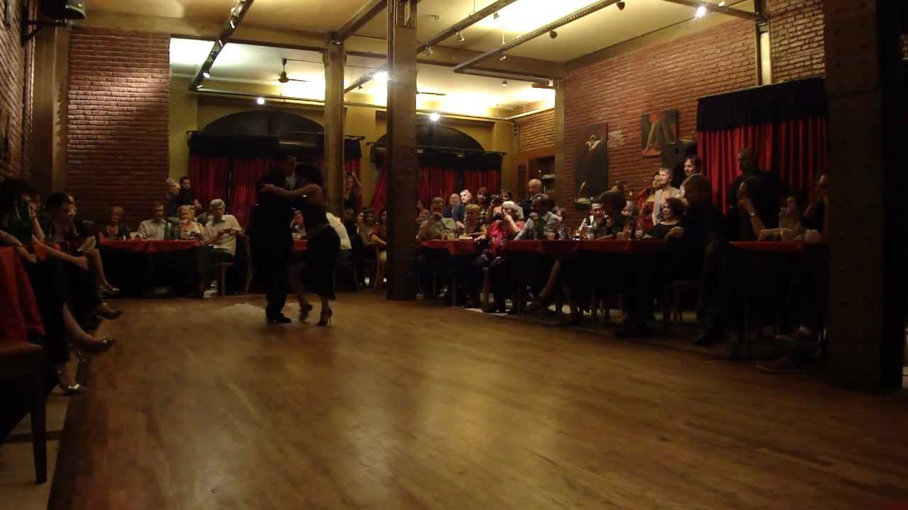 OCT 2012 - Juliana Aparicio y José Almar - 1/3 - bailan en FLOR DE MILONGA - Corazón (Di Sarli)
