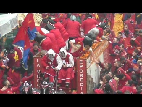 Battaglia arance La Vecchia Eporedia carro da getto - Carnevale Ivrea 2016
