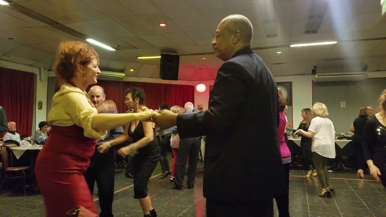 Ray Barbosa dancing cumbia con Marina Colella, en Lo de Celia, Milonga Barajando, August 2018