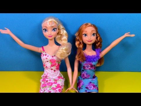 冰雪奇緣Elsa和Anna娃娃購物的芭比娃娃衣服迪斯尼冰雪奇緣的模仿。 (Frozen Elsa and Anna Dolls Shopping for Barbie Clothes Disney Frozen Parody)