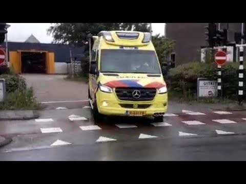 Primeur nieuwe ambulance 12148 met spoed in Haarlem (deed op het laatst alles aan)