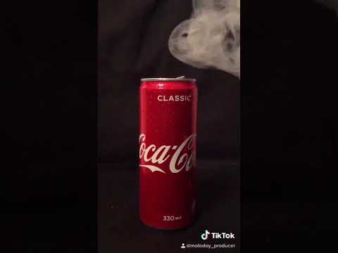 Кока кола фото. Ролик кока кола. Реклама кока колы новый год. Новогодние грузовики coca-cola. Новогодняя реклама coca-cola.