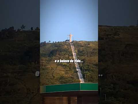 Cristo em cima do alto do cruzeiro em Pombos PE,um ótimo dia a todos. #roça #fazenda #galinheiro
