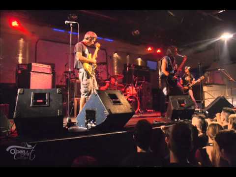 Fenisia Opening to Misfits Live @ Piper Club 16 09 2011