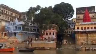 preview picture of video 'Activities on Ganges River - 36 Hours in Varanasi'