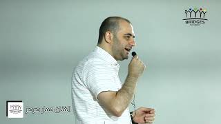 صورة الرائع عمار صرصر ينشد في حفل تكريم أطفال مسابقة جسور #تدبر_القرآن