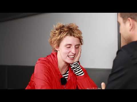 Hostem (NE)BLÁZNI ozdoba festivalů a klubové scény Mucha