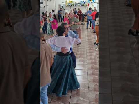 na terceira idade de Mangueirinha no Paraná.Brasil #shotrs #baile #dancarinos #dança