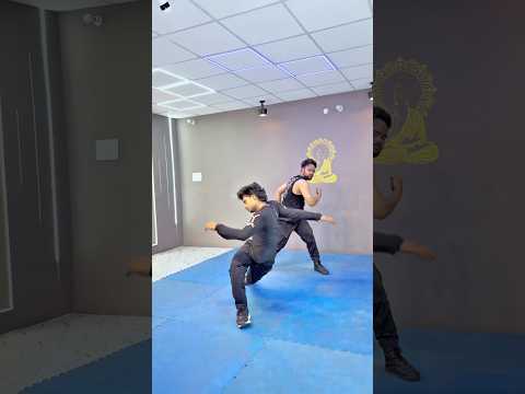If someone throws a punch, do THIS.💥#shorts #streetfighter #selfdefense #boxing #uk #usa #viral