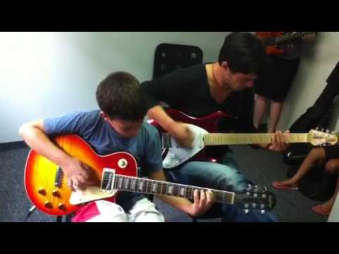 אביעד ומרדכי חזרות לקונצרט דראמר