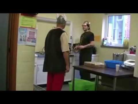 Белгийски кмет посреща Депардийо като Астерикс 