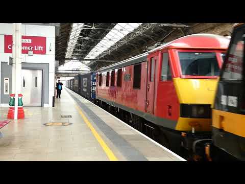 90026 and 90019 Multimodal depart Preston forming the 467M Mossend Euroterminal- Daventry Recep
