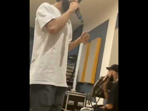 В студии весь лэйбл hajime исполняют шедевр!🎧🎙🎤💯#miyagi#hajime#andypanda#tumaniyo#ollane#castle#kadi