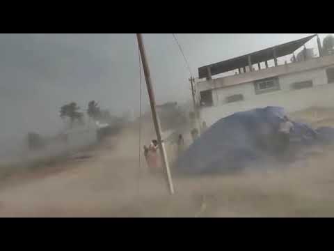 HEAVY WIND blowdraft.flurry.gale.gust.hurricane.puff.squall.strong breeze.