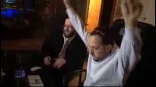 Lipa Schmeltzer Previews New Song - Vee Is Dan Boord ליפא שמעלצער - ווי איז דיין באָרד