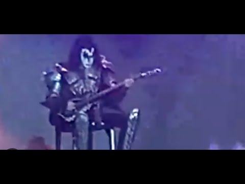 Rumor: Gene Simmons of KISS has Diarrhea at a Show in Brazil